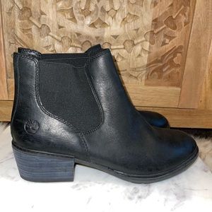 NWOT Timberland Sutherlin Bay Low Chelsea Leather Boots